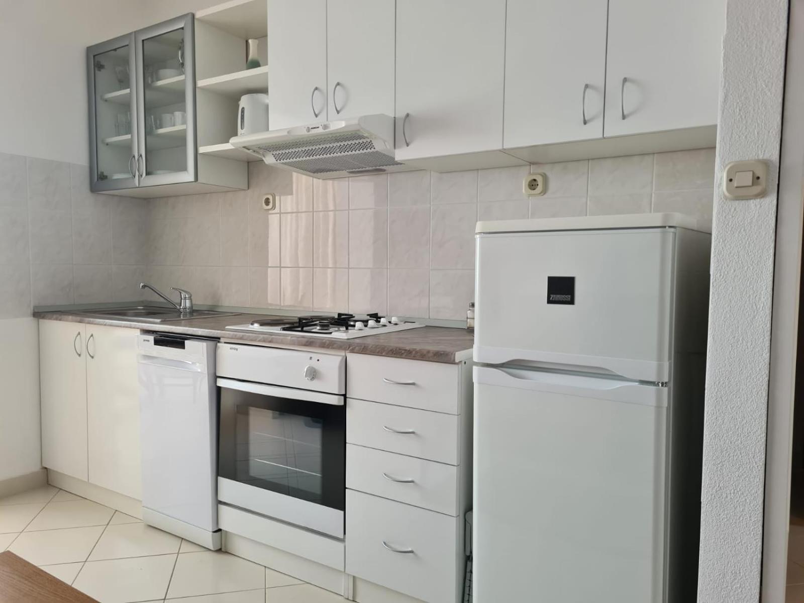 Apartments Jelena Supetar - Four Apartments - A Small House With A Private Yard - Two-Room Apartment With A Sea View - Studio Apartment - Two-Room Apartment With Garden View- Free Parking Exterior foto